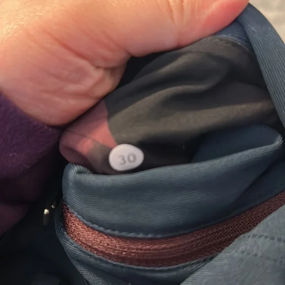 Lululemon men’s commission pants in dark blue - Picture 3 of 5